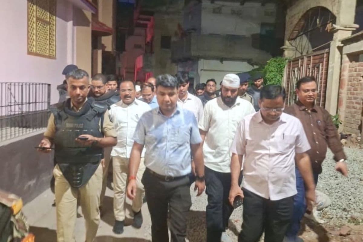 सासाराम: मुहर्रम को लेकर प्रशासन अलर्ट, डीएम-एसपी ने किया फ्लैग मार्च