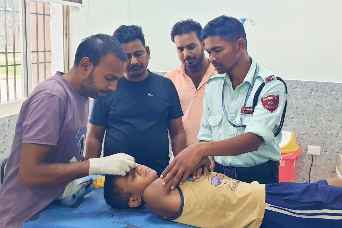 ताजिया जुलूस में खेल-प्रदर्शन के दौरान कटोरिया के आठ वर्षीय बालक घायल, सीएचसी में कराया गया उपचार