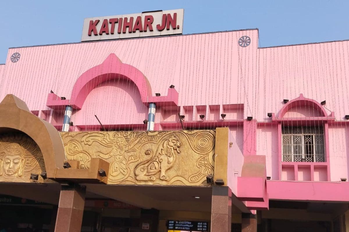 कटिहार रेलखंड पर दोहरीकरण और नॉन-इंटरलॉकिंग कार्य पूरा: आज से सामान्य रूट पर लौटेंगी राजधानी समेत कई वीआईपी ट्रेनें