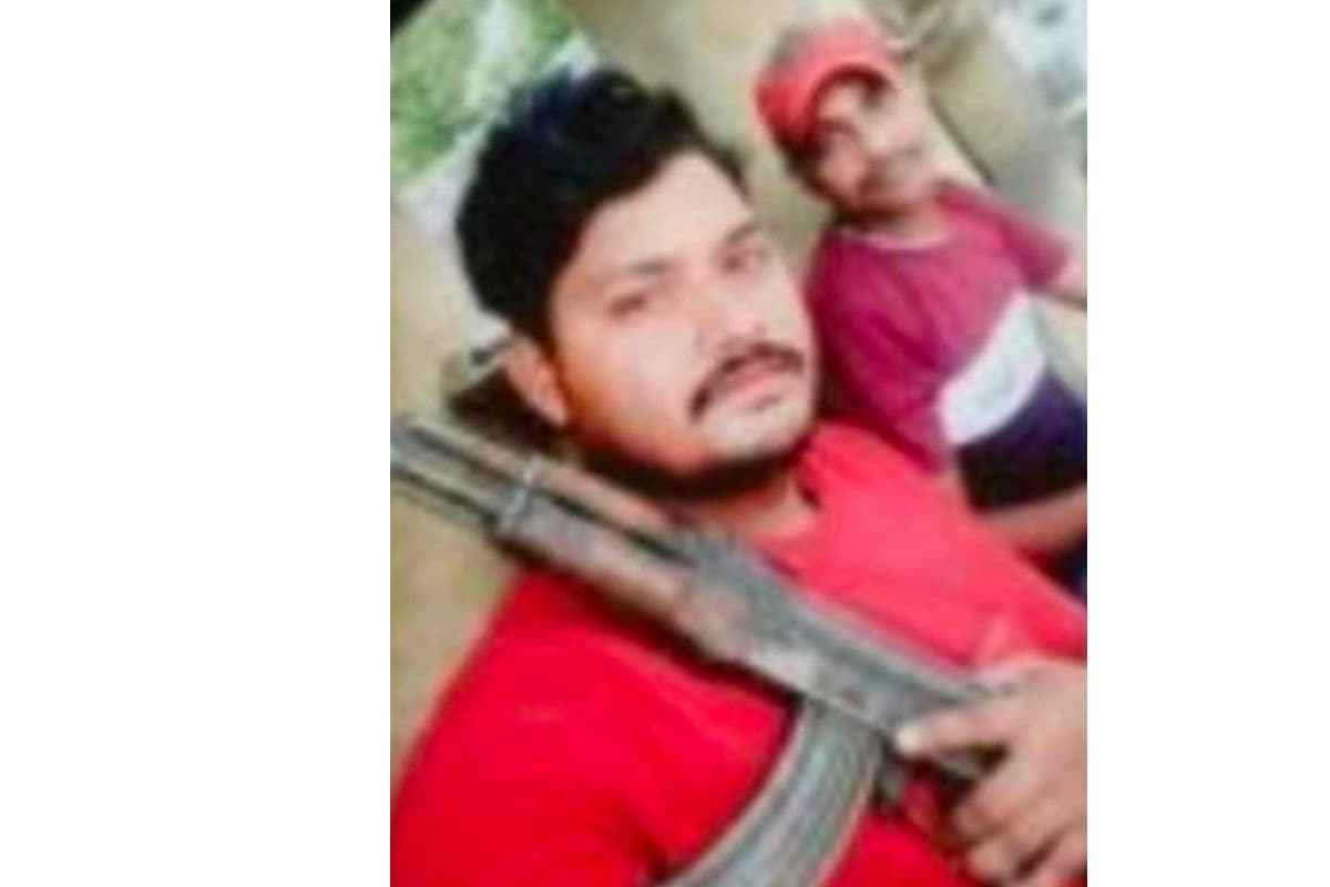 कटिहार में AI का खतरनाक खेल, छाती पर AK-47 तानकर वीडियो वायरल करने वाले दो गिरफ्तार