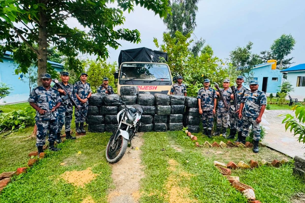जोगबनी बॉर्डर से चावल की भूसी के बीच छिपाकर ले जाया जा रहा 922 किलो गांजा जब्त