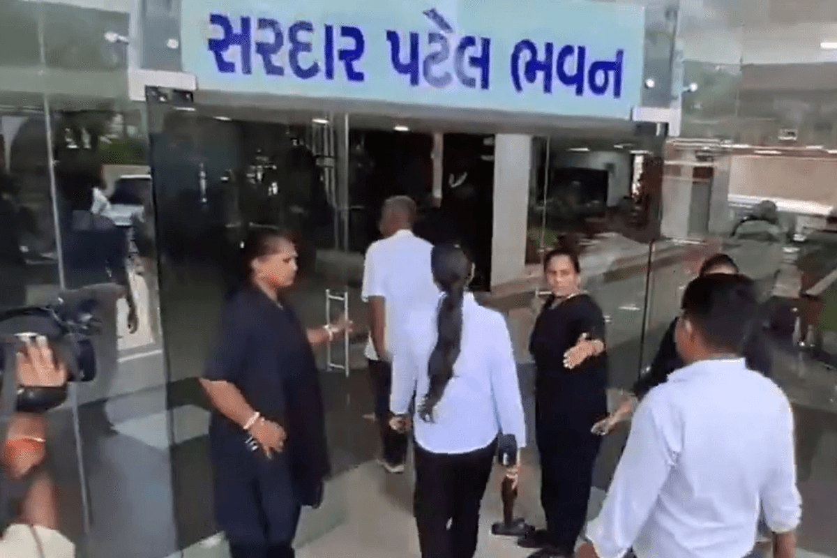 गुजरात में हाई अलर्ट CMO,  AMC और RSS ऑफिस को बम से उड़ाने धमकी, जांच में जुटी पुलिस
