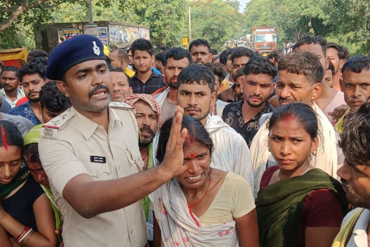 दोस्त के साथ घर से निकला युवक मृत मिला, परिजनों ने जताई हत्या की आशंका, सड़क जाम