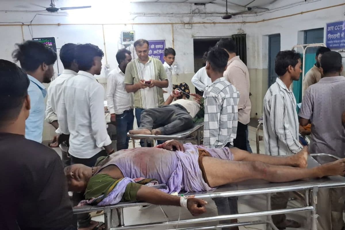 धमदाहा में तेज रफ्तार पिकअप वैन ने बाइक को मारी जोरदार टक्कर, हादसे में एक की मौत, दूसरा गंभीर