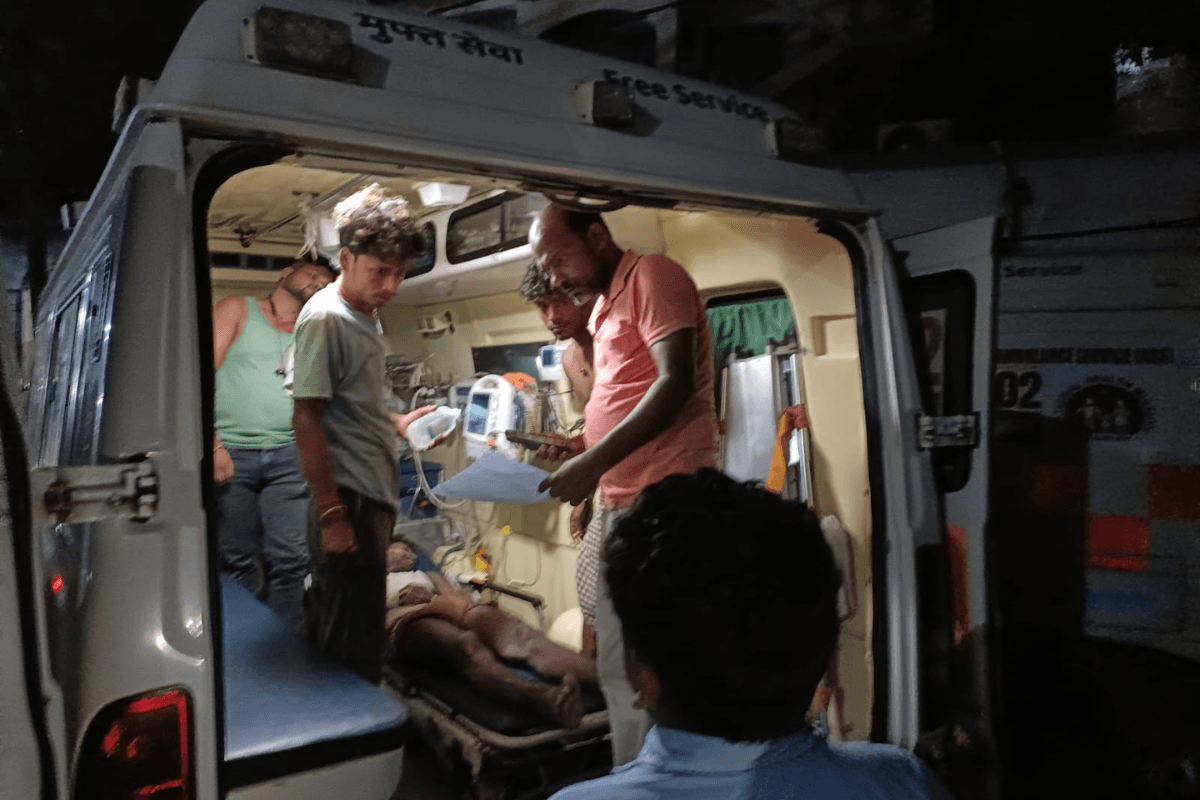 जहानाबाद सदर अस्पताल निर्माण में बड़ा हादसा, ऊंचाई से गिरा मजदूर, हालत गंभीर, PMCH रेफर