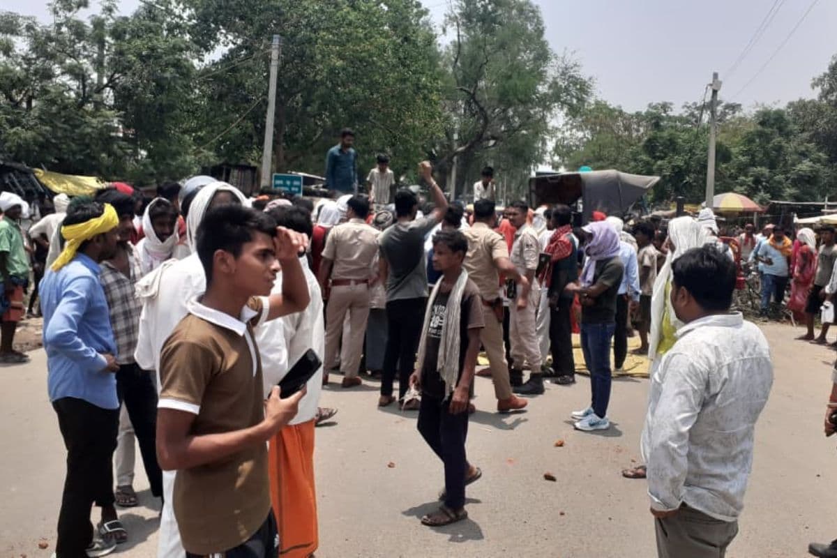 बक्सर में नंगे तार की चपेट में आए दो मासूम, दोनों की मौत के बाद सड़क जाम