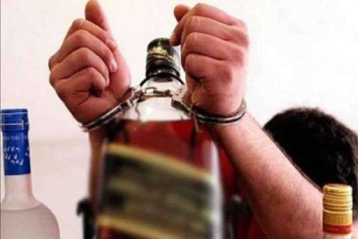 जहानाबाद में छापेमारी में 60 लीटर देसी शराब बरामद, तस्कर फरार
