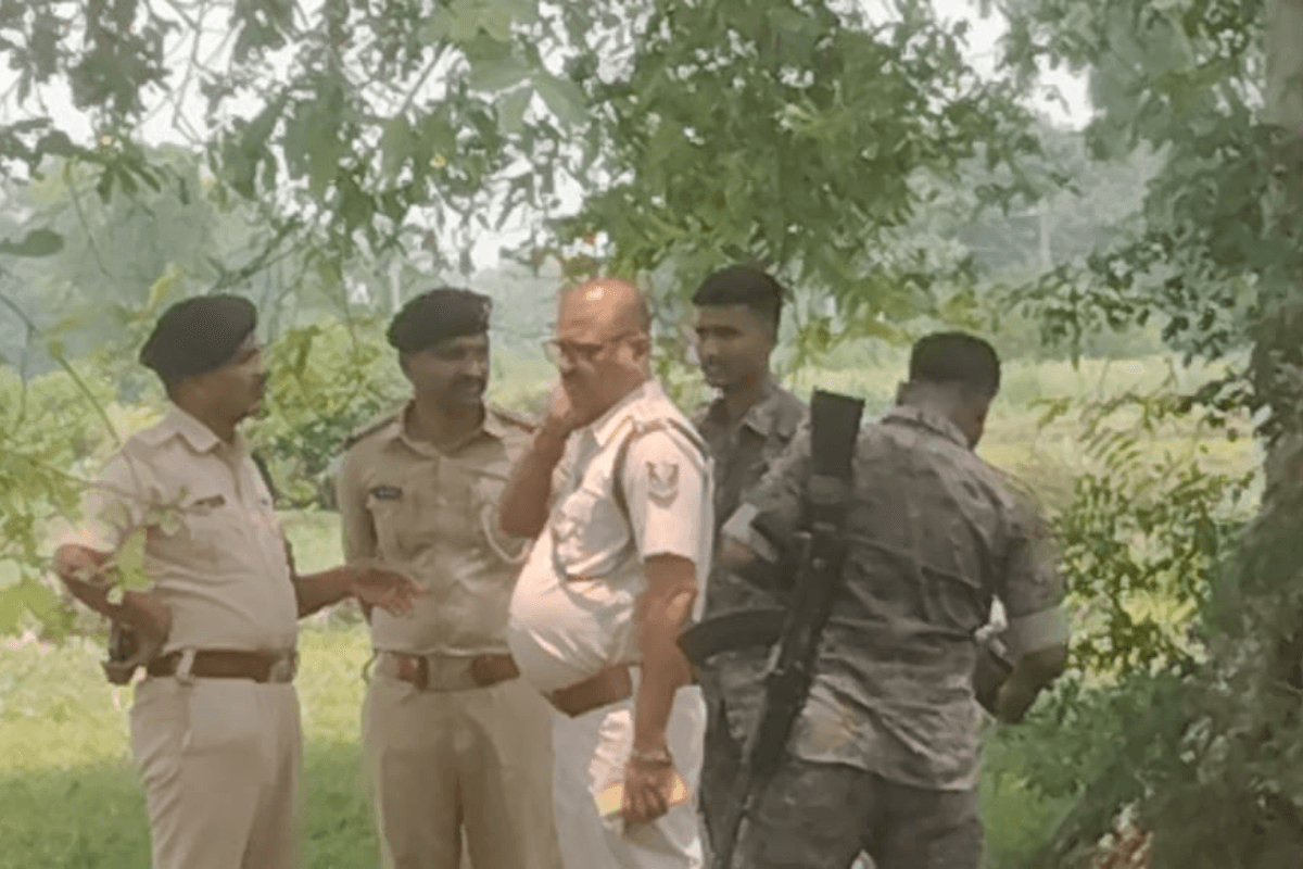 नवादा के पकरीबरावां में 19 वर्षीय युवक का संदिग्ध हालत में मिला शव, मौके पर पहुंचे SDPO, साक्ष्य जुटाने में लगी FSL टीम