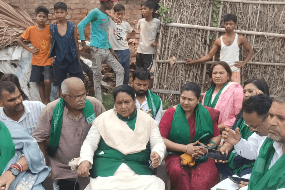 बेगूसराय के बछवाड़ा पहुंची राजद की प्रदेश टीम, दुष्कर्म पीड़िता और मृत छात्र के परिजनों से मिलकर ढांढस बंधाया