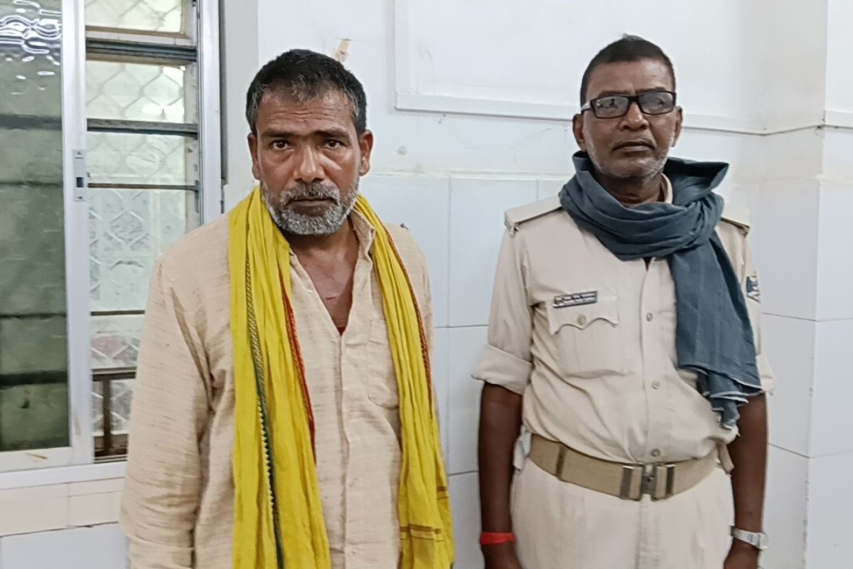 सैंथा गांव में अवैध देसी कट्टा के साथ युवक गिरफ्तार, न्यायिक हिरासत में भेजा गया