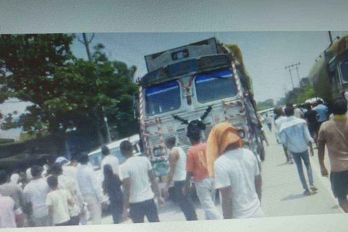 पिकअप की चपेट में आने से 10 वर्षीय बालक की मौत, ग्रामीणों ने एनएच-2सी किया जाम