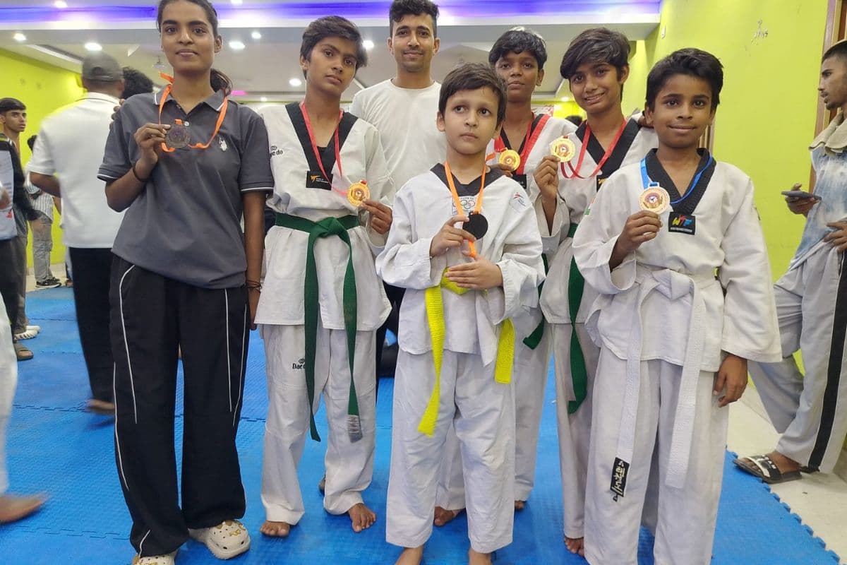 रोहतास के खिलाड़ियों ने ताइक्वांडो में लहराया परचम, जीते स्वर्ण, रजत और कांस्य पदक