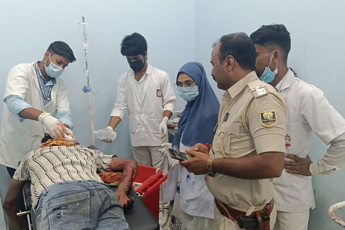 घरेलू विवाद से आहत युवक ने ट्रक से टकराकर की आत्महत्या की कोशिश, हालत गंभीर