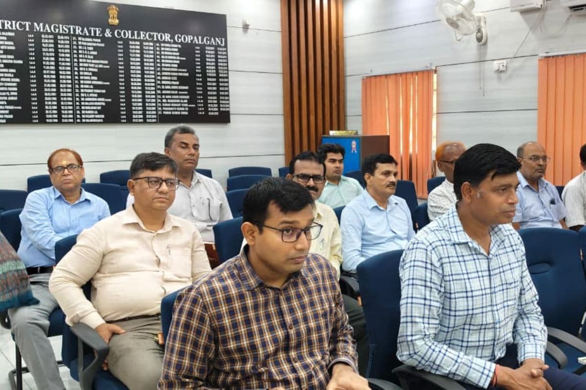 नीट परीक्षा को लेकर गोपालगंज प्रशासन अलर्ट, डीएम ने की तैयारियों की समीक्षा