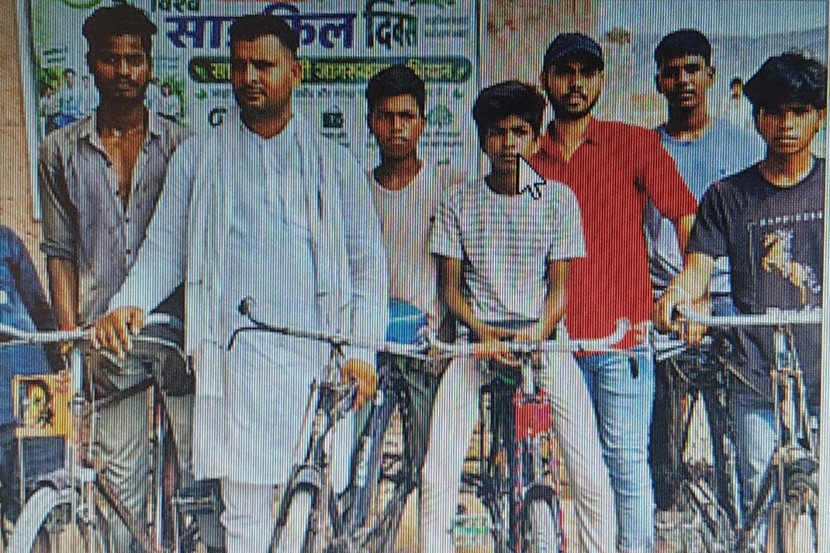 ईंधन संकट और पर्यावरण संरक्षण को लेकर युवाओं ने किया साइकिल का उपयोग