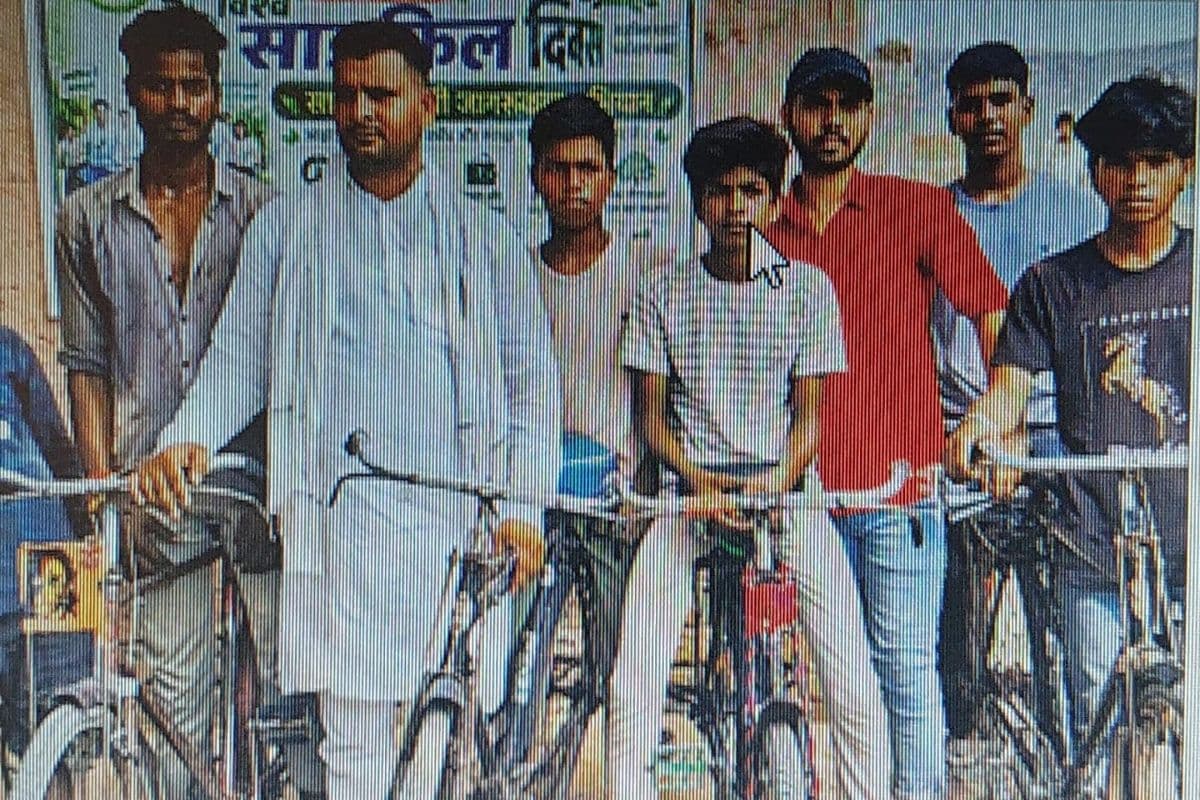 ईंधन संकट और पर्यावरण संरक्षण को लेकर युवाओं ने किया साइकिल का उपयोग