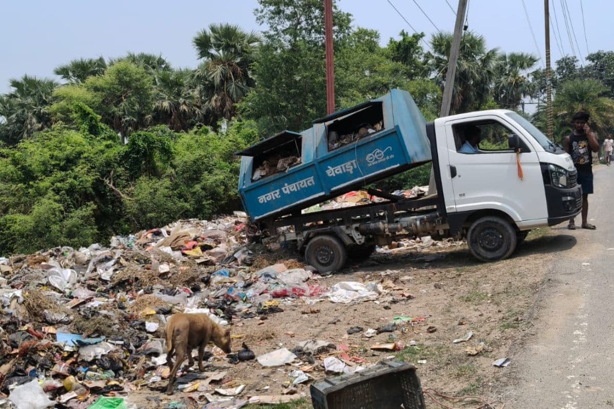 शेखपुरा में कचरा खुले में डंप किए जा रहे, दुर्गध और प्रदूषण से बीमारियों का खतरा बढ़ रहा