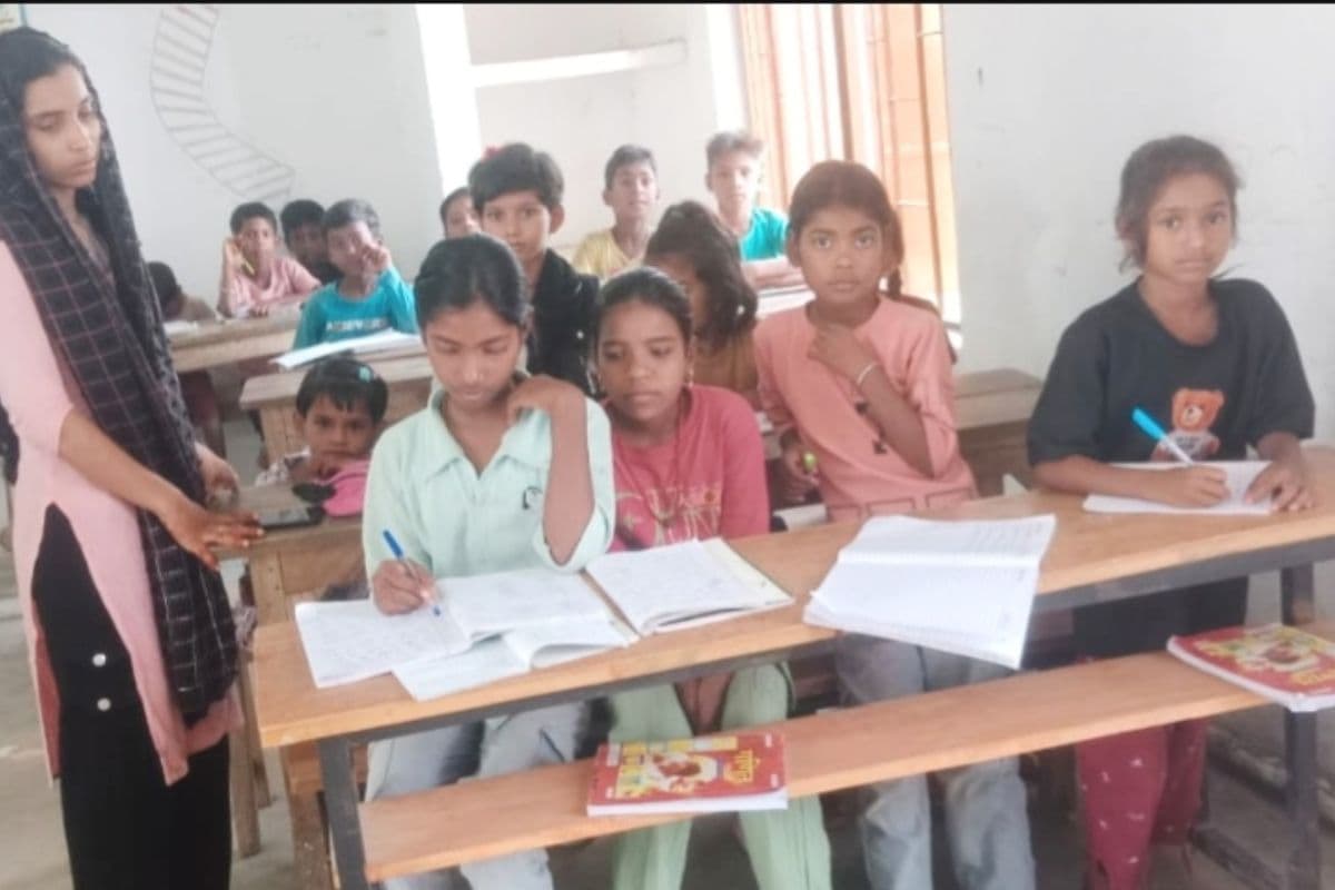 भाषा और गणित में कमजोर बच्चों को मिल रही नई उड़ान, 37 केंद्रों पर समर कैंप शुरू