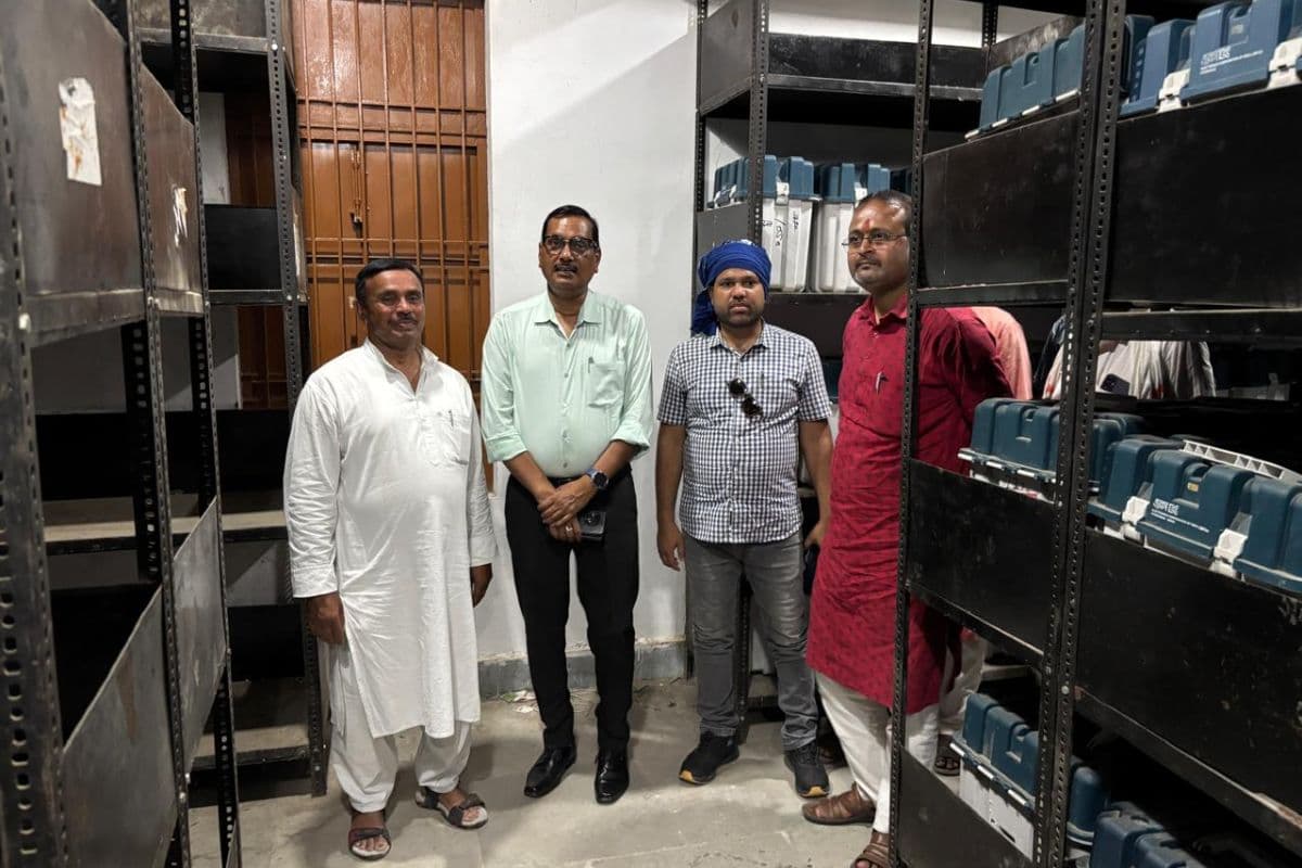 गोपालगंज में ईवीएम-वीवीपेट वेयरहाउस का औचक निरीक्षण, सुरक्षा व्यवस्था की हुई समीक्षा