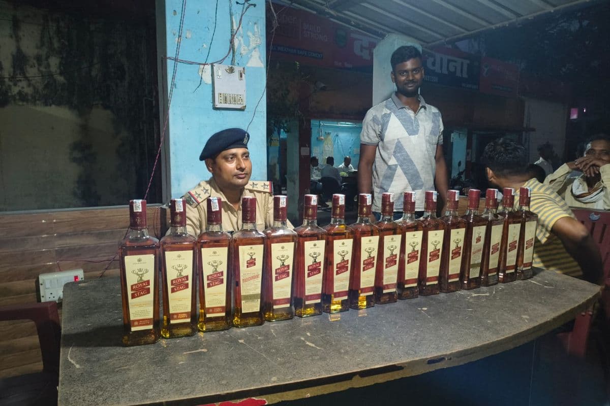 सरकारी स्कूल के पास शराब तस्करी की कोशिश नाकाम, आरोपी गिरफ्तार
