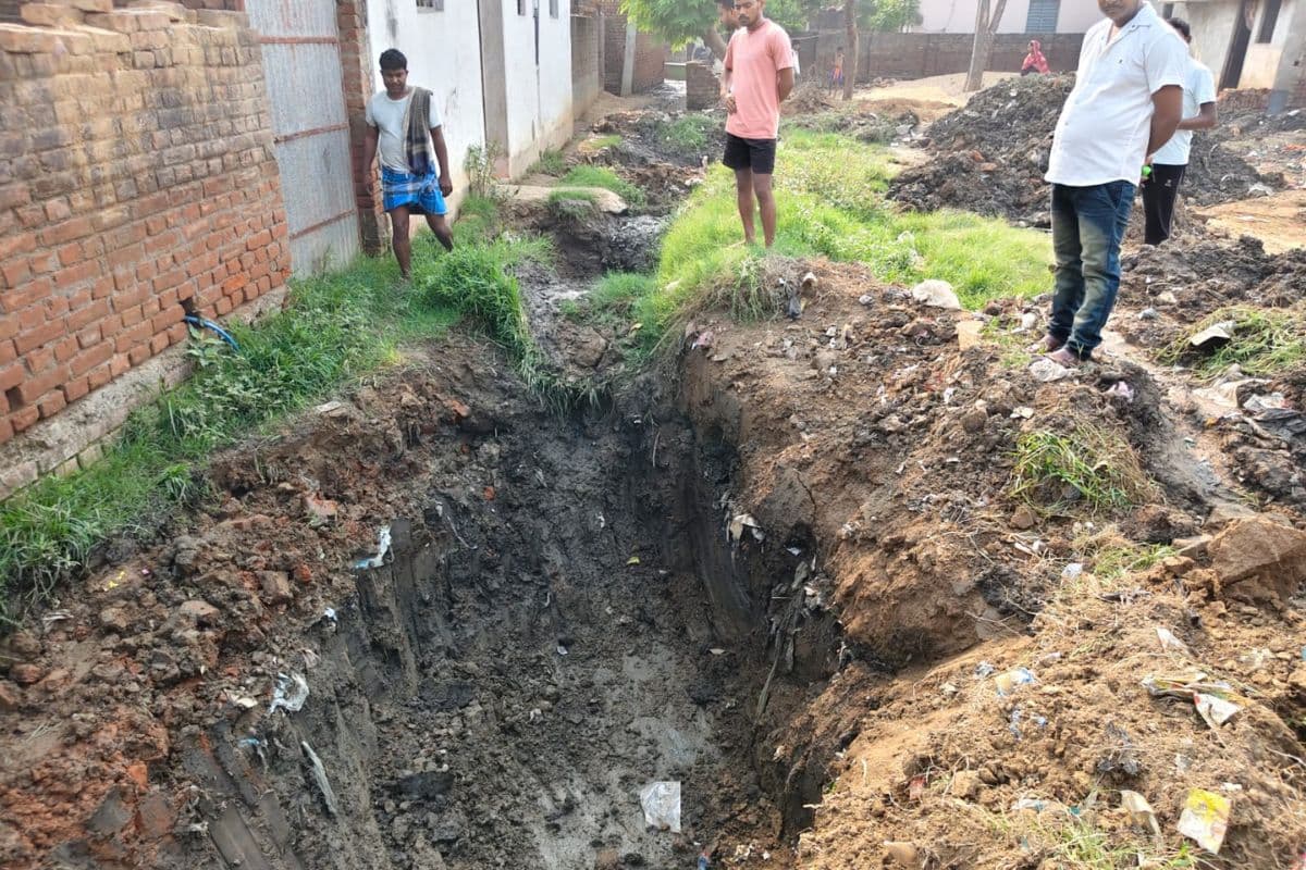 जलजमाव की समस्या से मिलेगी राहत, मनेर तेलपा में नाली और पीसीसी सड़क निर्माण शुरू