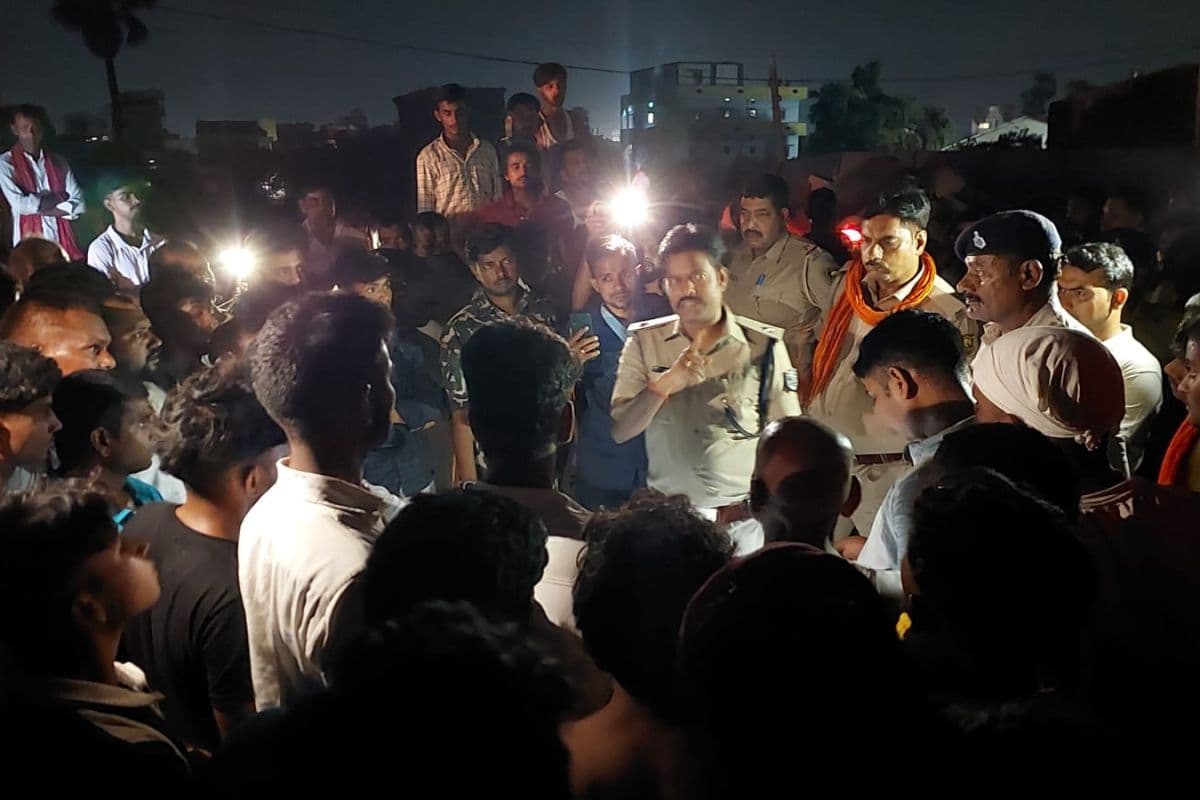 बिहटा में बिजली संकट पर फूटा जनाक्रोश, NH-922 जाम कर ग्रामीणों ने किया प्रदर्शन