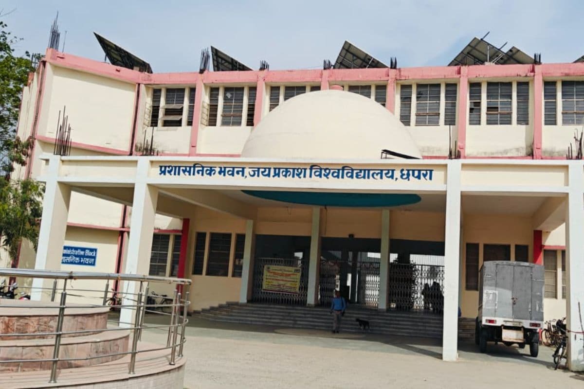 जेपीयू नामांकन: छपरा, सीवान और गोपालगंज से उमड़े आवेदन, 40 हजार पार पहुंचने की संभावना