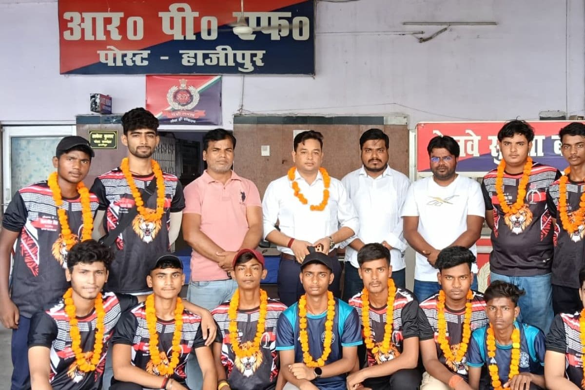 हाजीपुर से नवादा के लिए रवाना हुई वैशाली जिला रग्बी फुटबॉल टीम