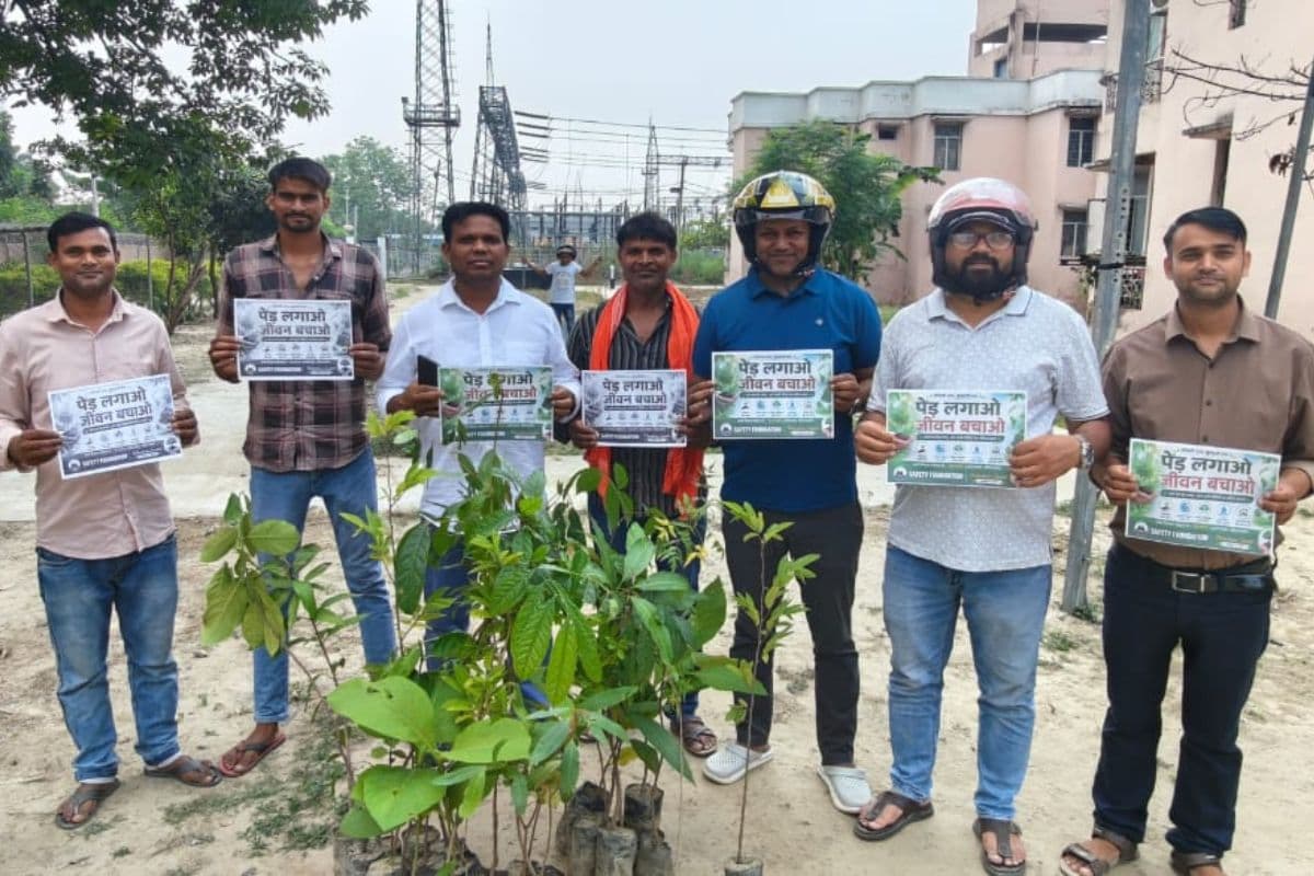 गोपालगंज में पर्यावरण संरक्षण का संदेश, अधिकारियों और सामाजिक कार्यकर्ताओं ने लगाए पौधे