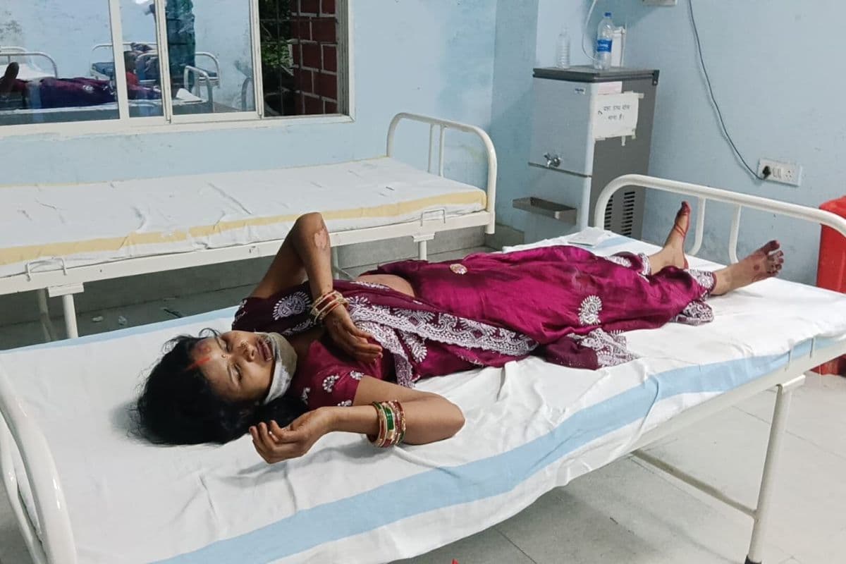 बाइक सवार बदमाशों ने सगाई समारोह से लौट रही महिला से मंगलसूत्र छीने, गिरने से हुई घायल