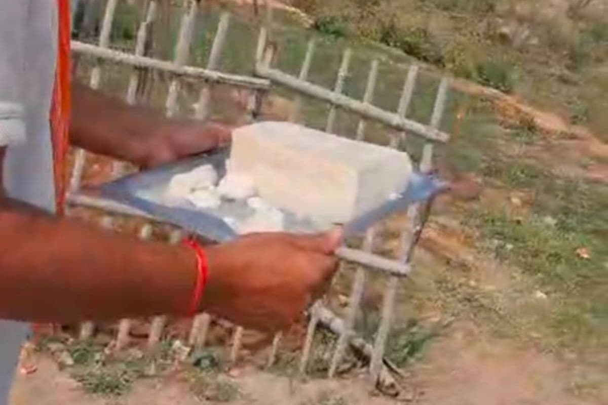 खाद्य विभाग का शिकंजा: देव मोड़ के समीप होटल से मिला नकली पनीर, जांच के लिए भेजा