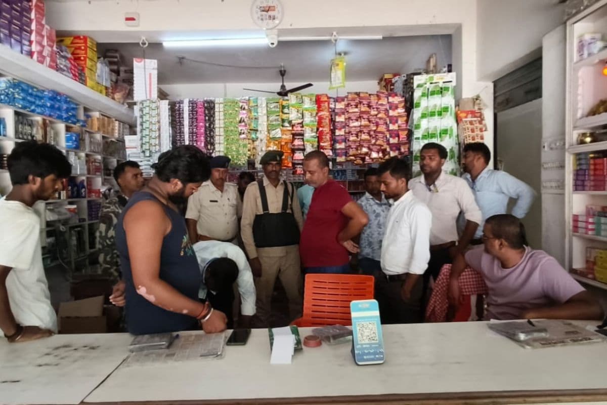 सिंगल यूज प्लास्टिक पर प्रशासन का डंडा: चार किलो प्लास्टिक जब्त, जुर्माना भी वसूला