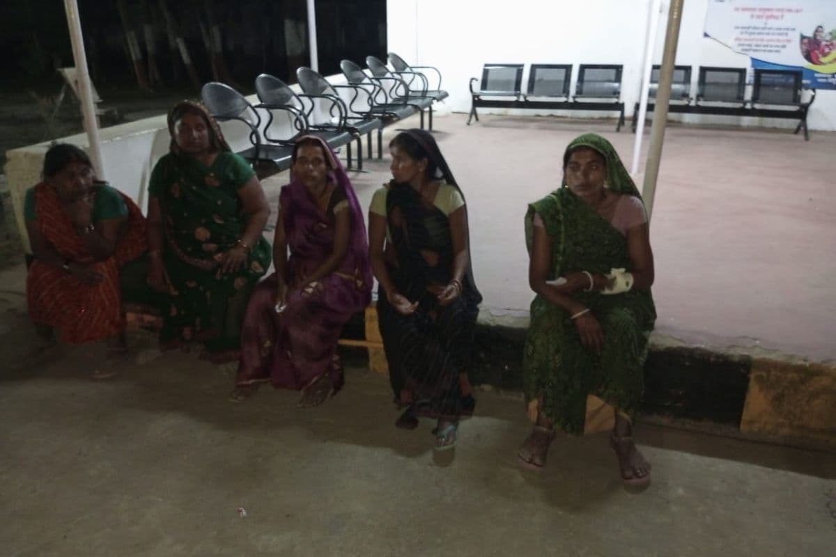बन रहे पीसीसी पर साइकिल चलाने को लेकर विवाद: दो पक्षों में मारपीट, 6 महिला समेत 7 घायल