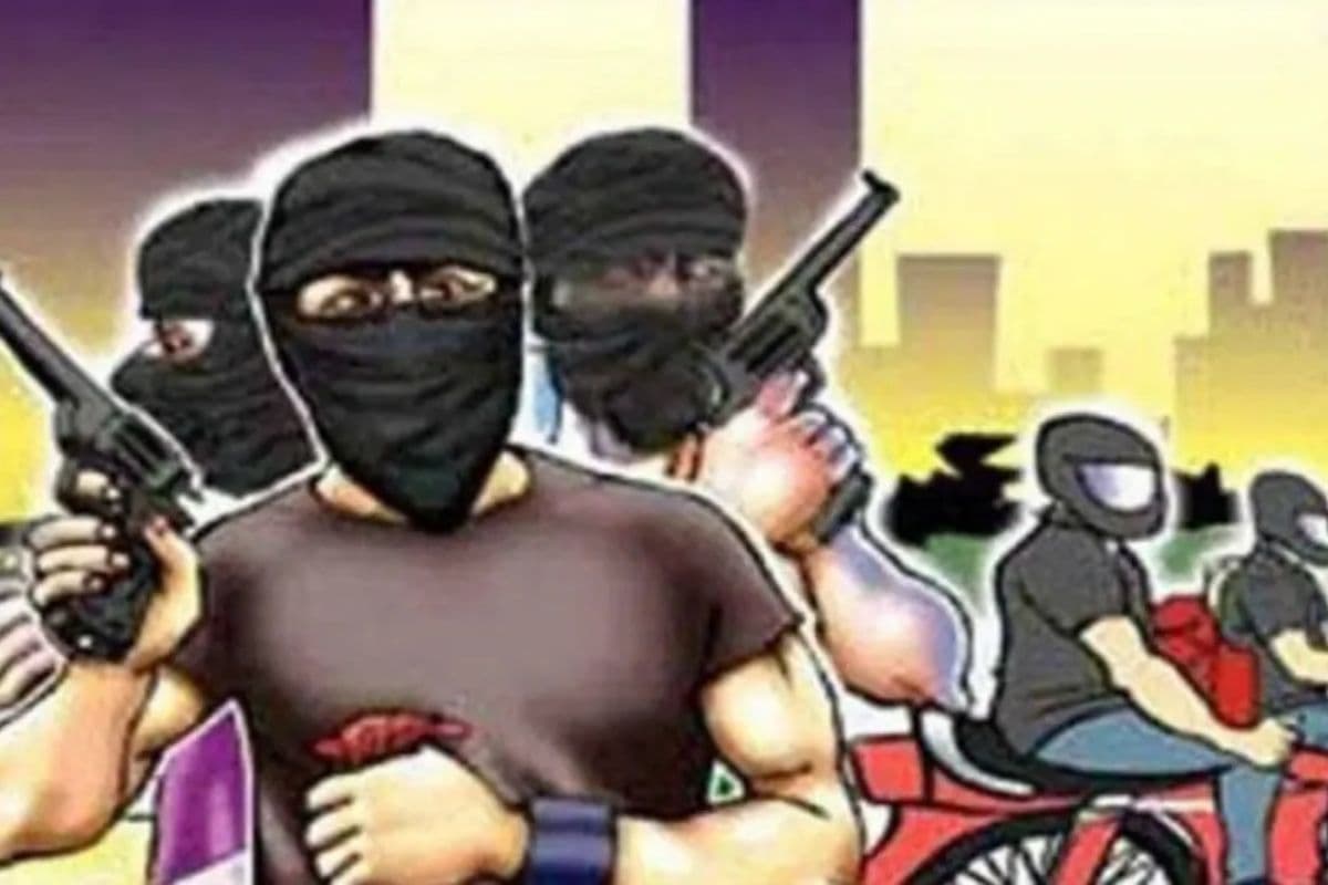 पटना के बिहटा में महुआर बालू घाट पर हथियारबंद अपराधियों का धावा, कर्मचारियों को बंधक बनाकर लाखों की लूट
