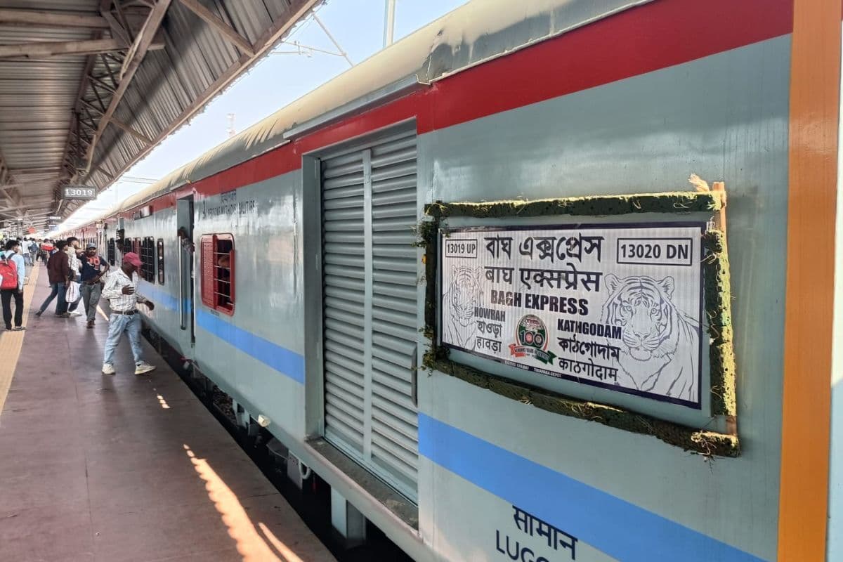 सीवान के रेल यात्रियों को बड़ी सौगात, एलएचबी रेक के साथ पहुंची बाघ एक्सप्रेस