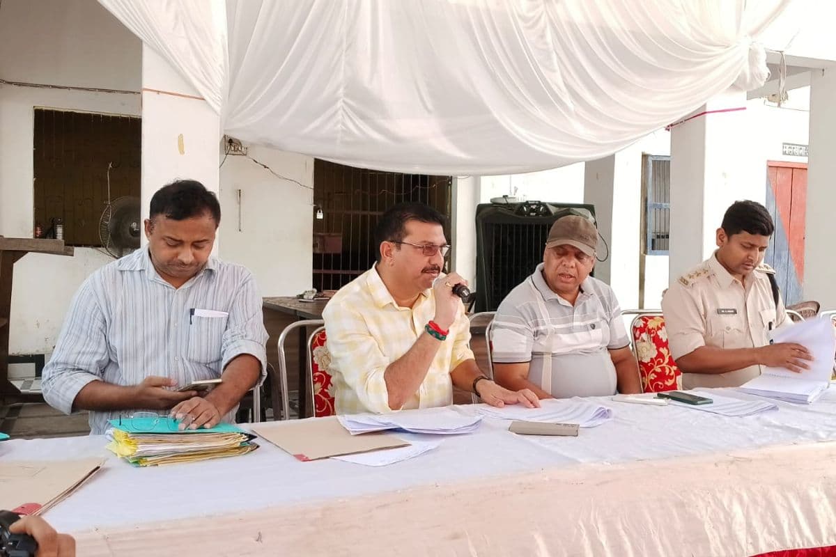 उत्पाद थाना में जब्त वाहनों की नीलामी, लोगों ने बढ़-चढ़कर लगाई बोली