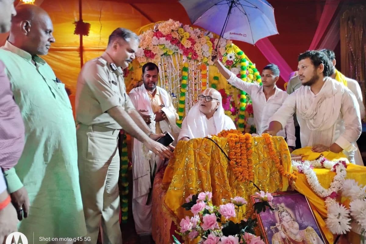 जहानाबाद में IG विकास वैभव पहुंचे आदर्श ग्राम मोकिमपुर में श्रीमद् भागवत कथा में
