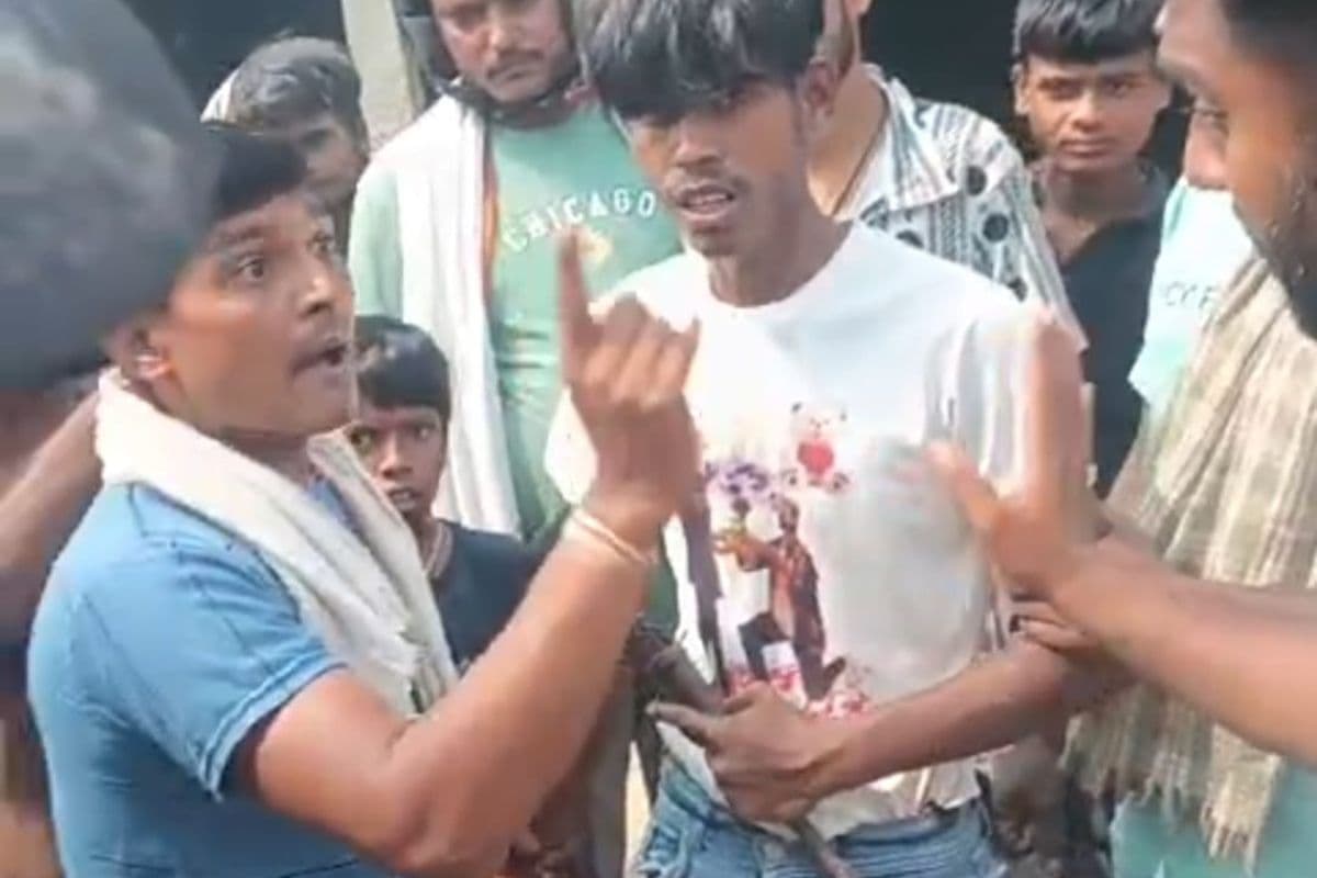 बेगूसराय में देशी कट्टा लहराते बाइक सवार दो युवक को ग्रामीणों ने पकड़ा, पुलिस जांच जारी