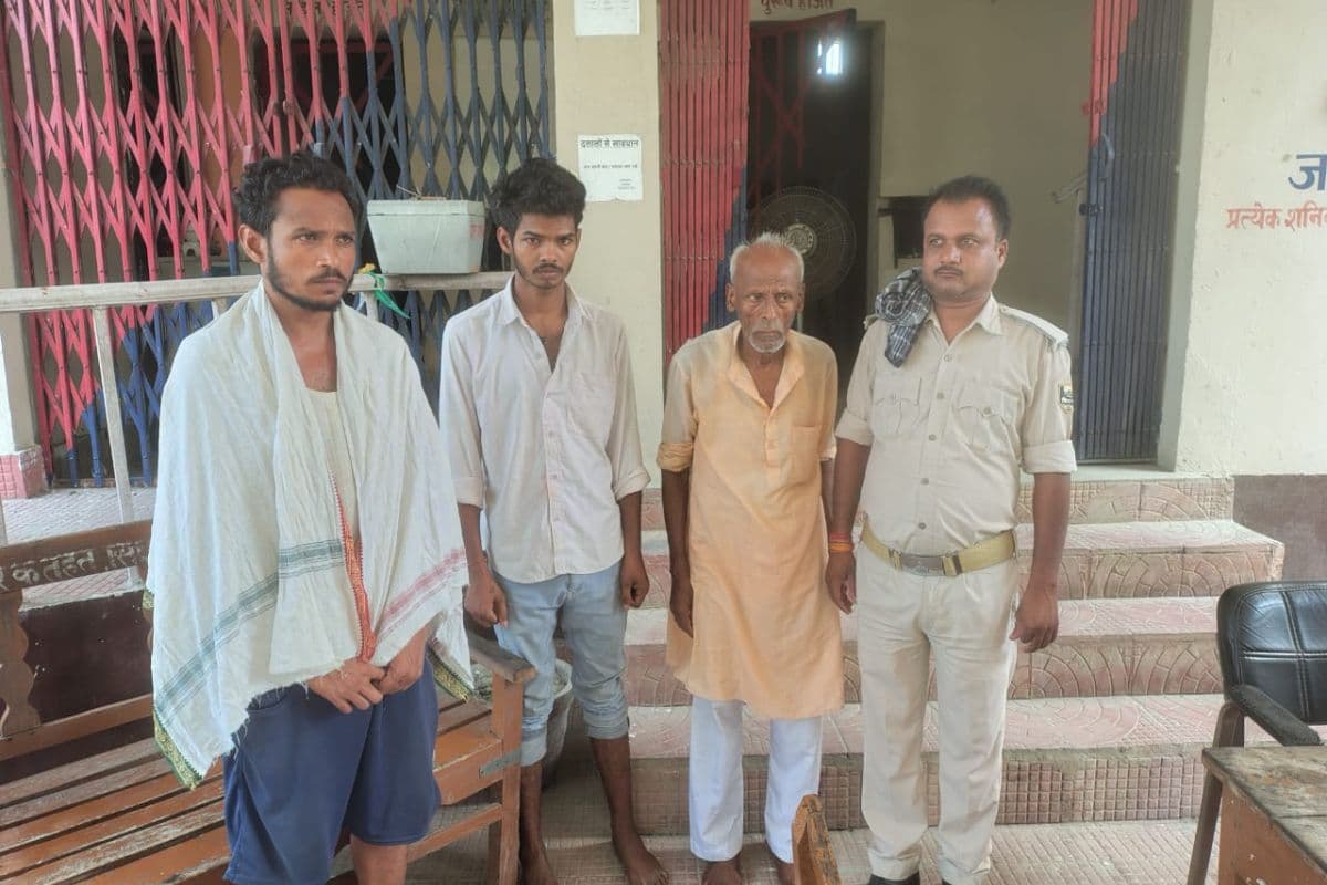 गोपालगंज में साइकिल से 4.9KG गांजा ले जाते तस्कर पकड़ाया, दो साथी भी गिरफ्तार