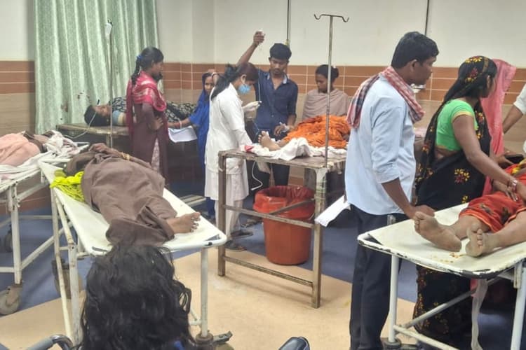 बेलदारी के पास अनियंत्रित होकर पिकअप पलटी, दस मजदूर गंभीर रूप से घायल, दो रेफर