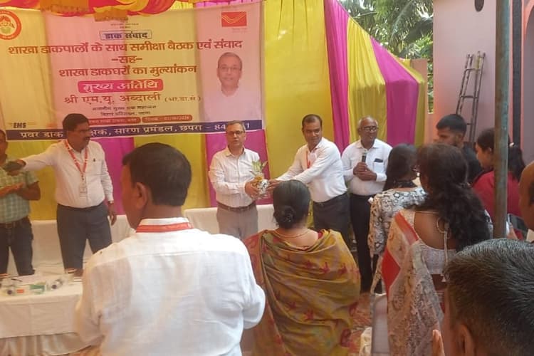 डाकपालकों की समीक्षा बैठक में कार्य निष्पादन और सेवाओं पर सख्त निर्देश