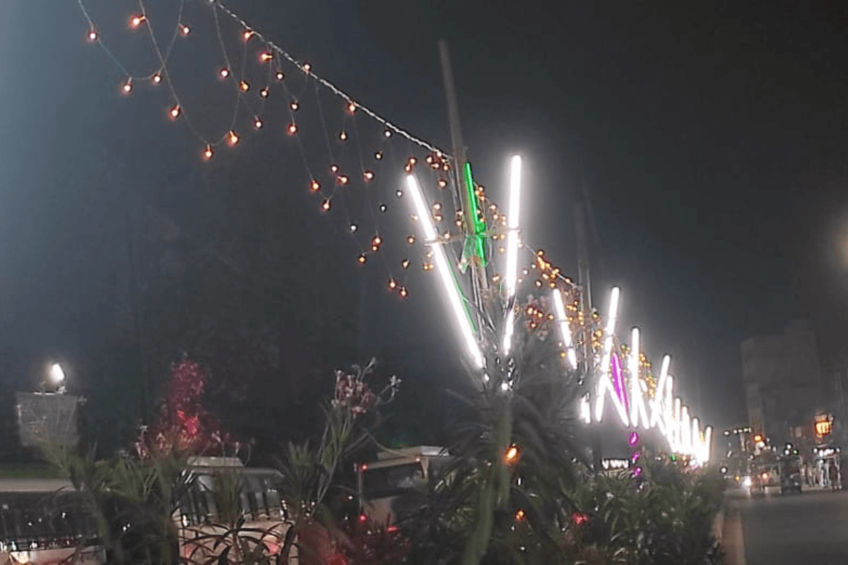 पुरानी स्ट्रीट लाइटें बंद, फिर भी दूधिया रोशनी से जगमगाया राजगीर का मलमास मेला; देखें खूबसूरत तस्वीरें