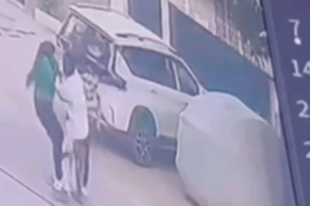 कंकड़बाग में युवती से सोने की चेन छिनतई मामले में सीसीटीवी फुटेज आया सामने