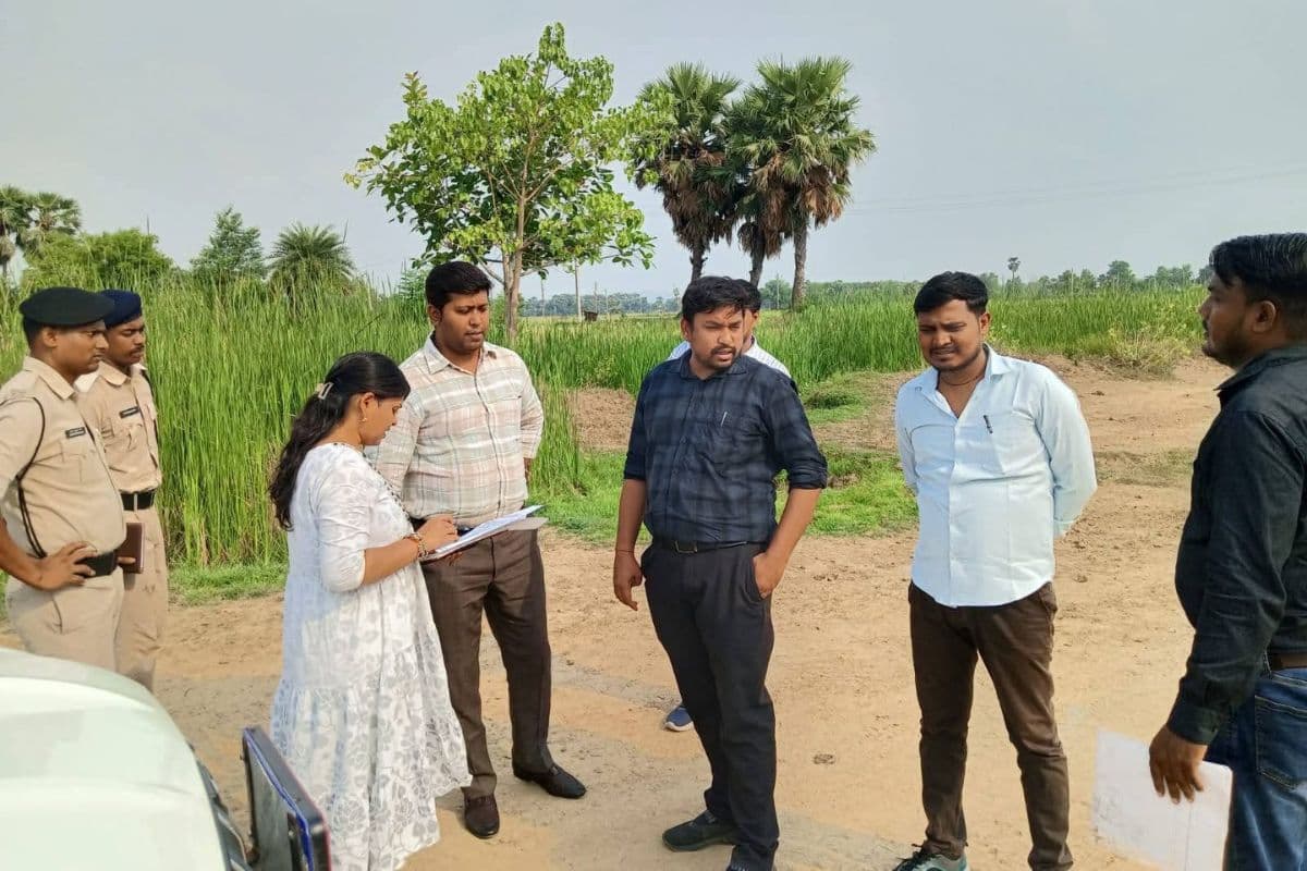 नवादा के पकरीबरावां में बनेगा डिग्री कॉलेज, जांच करने पहुंची प्रशासनिक अधिकारियों की टीम