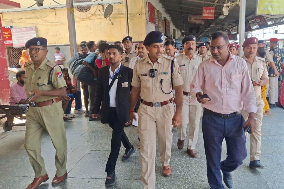 बिहार पुलिस भर्ती परीक्षा: छपरा जंक्शन पर उमड़ी परीक्षार्थियों की भारी भीड़, सुरक्षा एजेंसियां रहीं सक्रिय