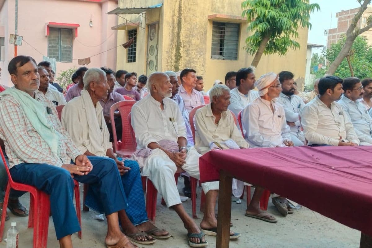 मांझा थाना में चौकीदार परेड आयोजित, कानून व्यवस्था को लेकर दिए गए निर्देश, पुलिस-चौकीदार समन्वय पर जोर