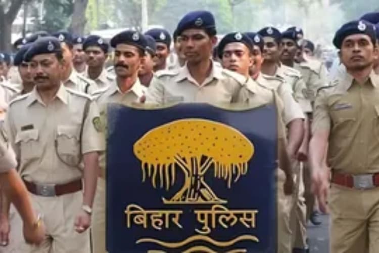 नवादा: बिहार पुलिस और अग्निवीर में चयनित 50 सफल युवाओं को किया गया सम्मानित