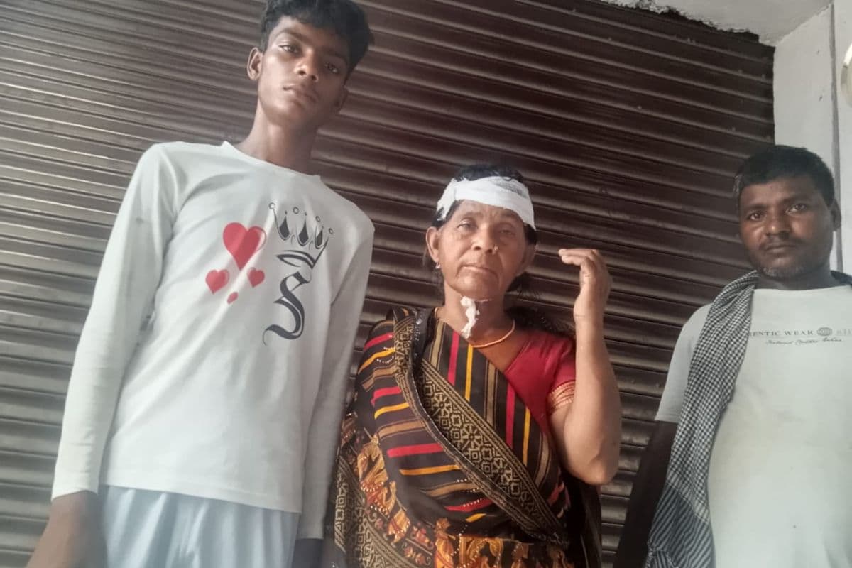 सीवान में महिला पर कुदाल से हमला, आपसी विवाद में दो पक्षों के बीच मारपीट