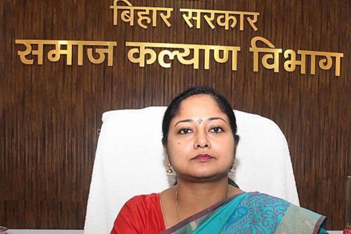 जन शिकायतों पर सरकार गंभीर, गांव में ही होगा समस्याओं का समाधान, प्रभारी मंत्री का अधिकारियों को स्पष्ट संदेश