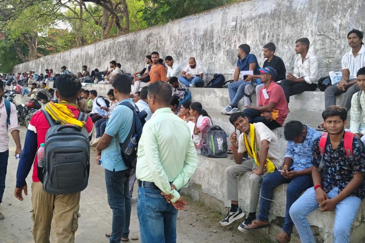 सिपाही भर्ती परीक्षा: औरंगाबाद में रैन बसेरा व सस्ते होटलों की कमी, स्टेशन व खुले मैदानों में रात गुजारे परीक्षार्थी